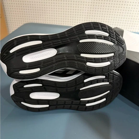 Adidas woman’s grey and pink size 7 Sneakers - Picture 5 of 5